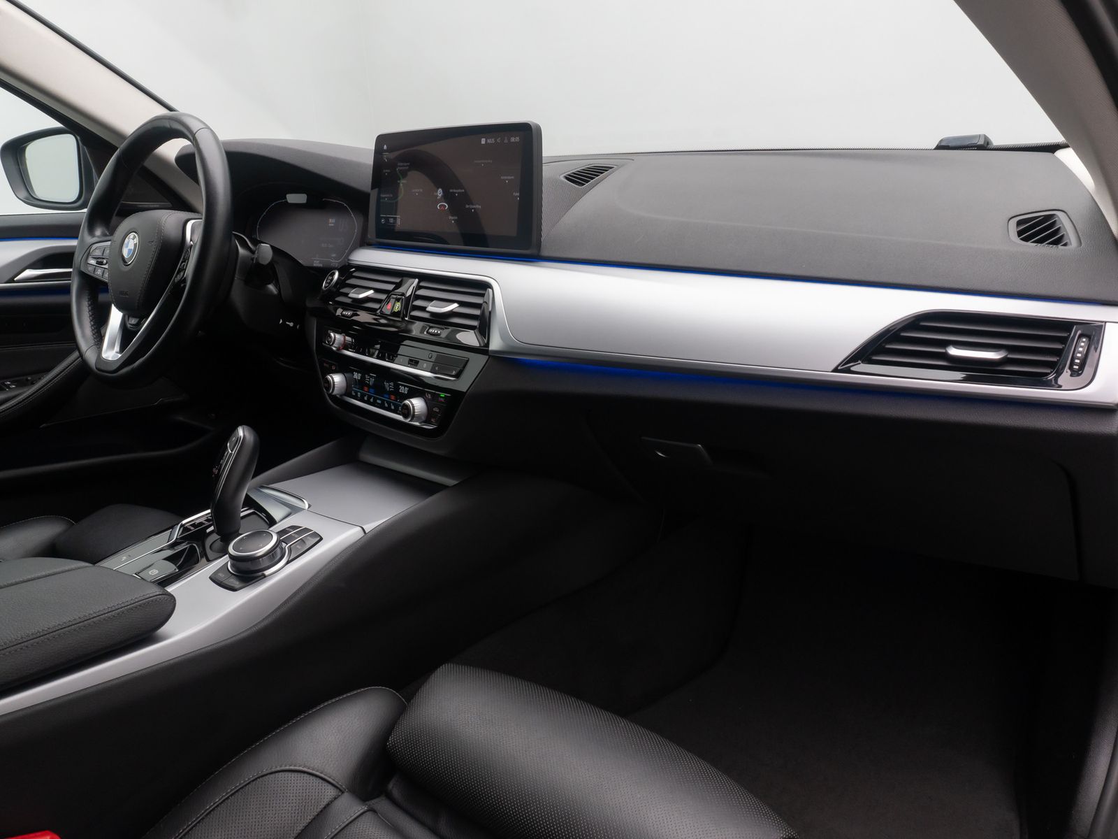 Fahrzeugabbildung BMW 520d DisplKey 4xKlima Laser HUD DAB Kamera AHK