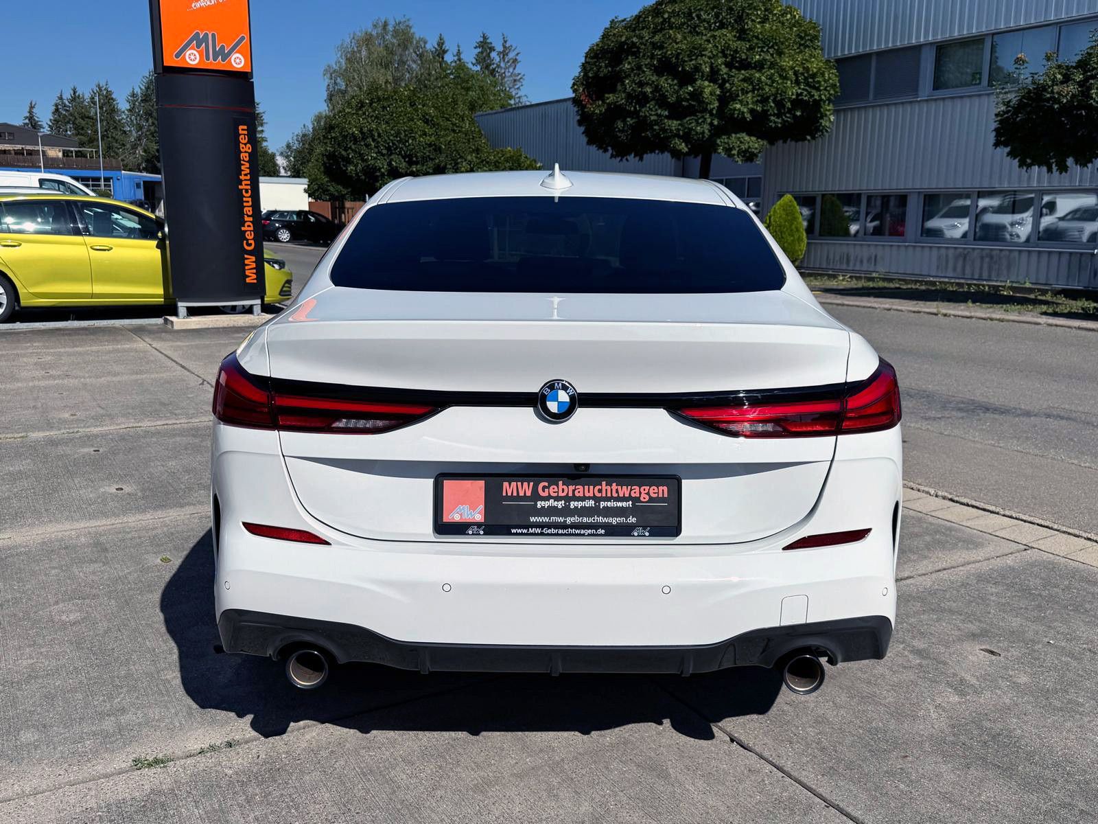 Fahrzeugabbildung BMW 220i Gran Coupé Steptr. M-Sport LED H&K KAM SHZ