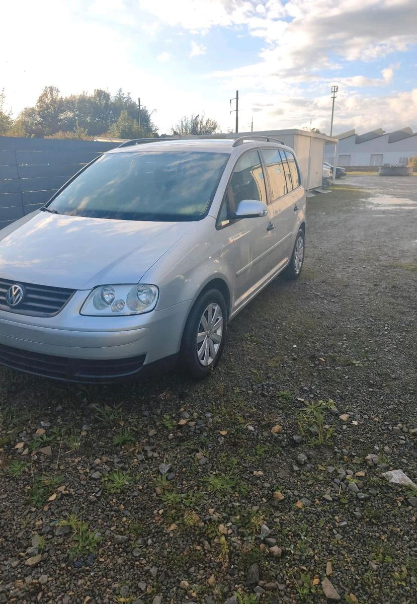 Volkswagen Touran 2006 — rear view
