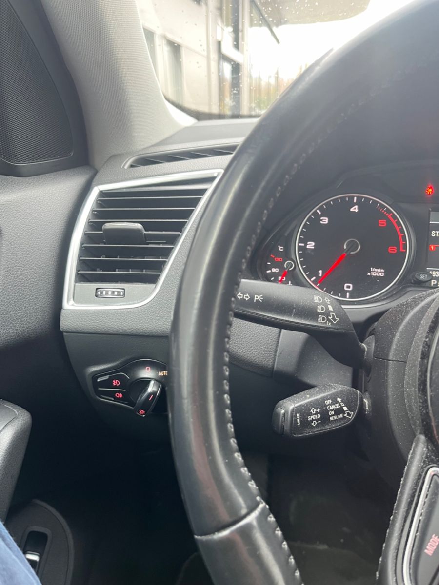 Fahrzeugabbildung Audi Q5 2.0 TDI  quattro S-Line