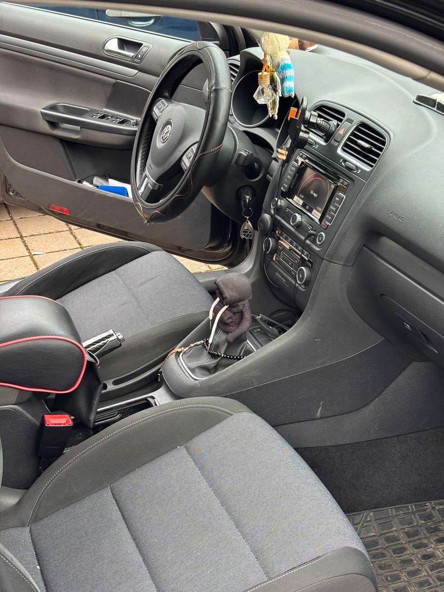 Volkswagen Golf 2011 — двигун 105 HP (77kW)