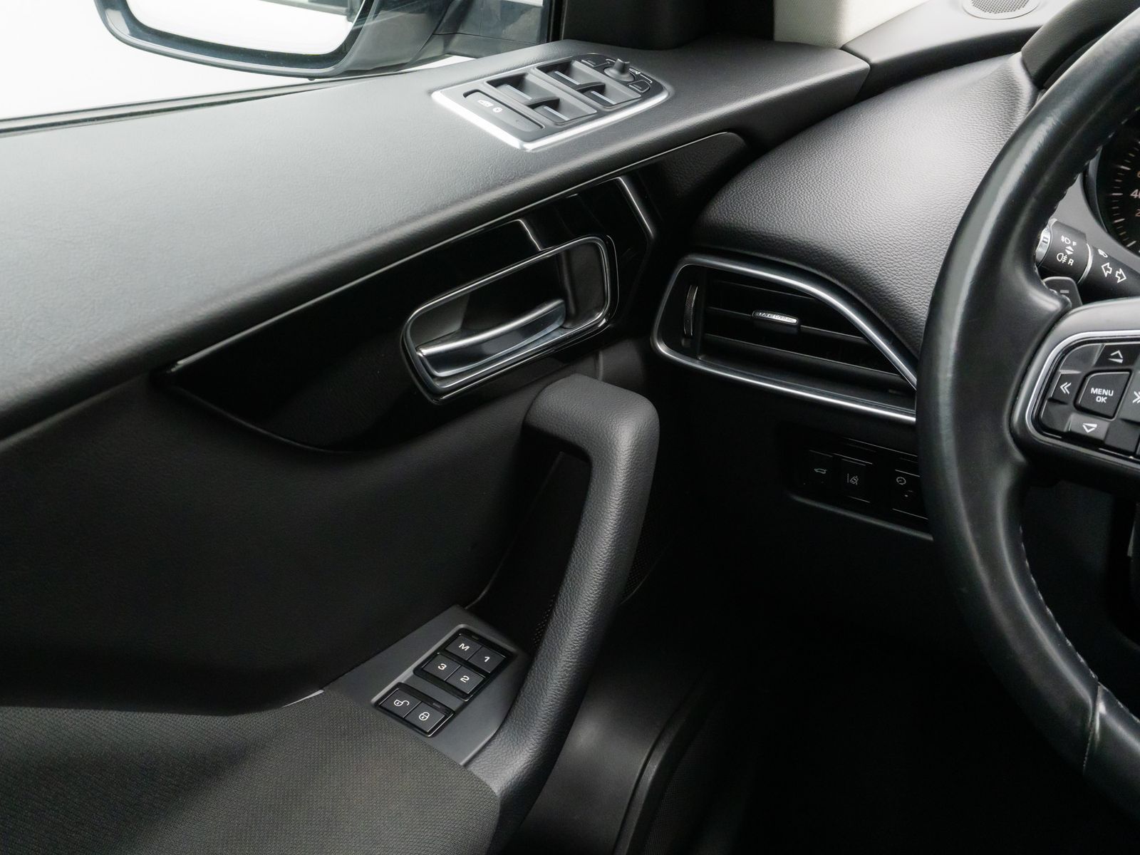 Fahrzeugabbildung Jaguar F-PACE Pure AWD Xenon Memory Kamera Tempomat 20"