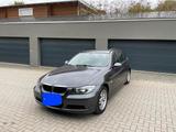 BMW 318 PDC/AHK/Klimaaut./3Hand Gepflegtes... - BMW 318 aus 2007: Kombi
