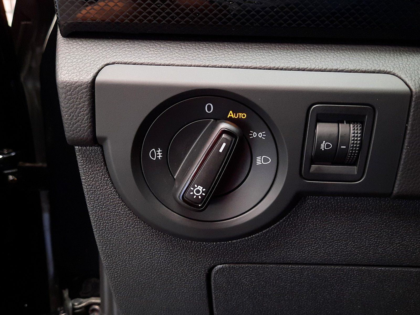 Fahrzeugabbildung Volkswagen T-Cross Life TSI *LED*PDC*ACC*Sitzhzg*App-Conn*
