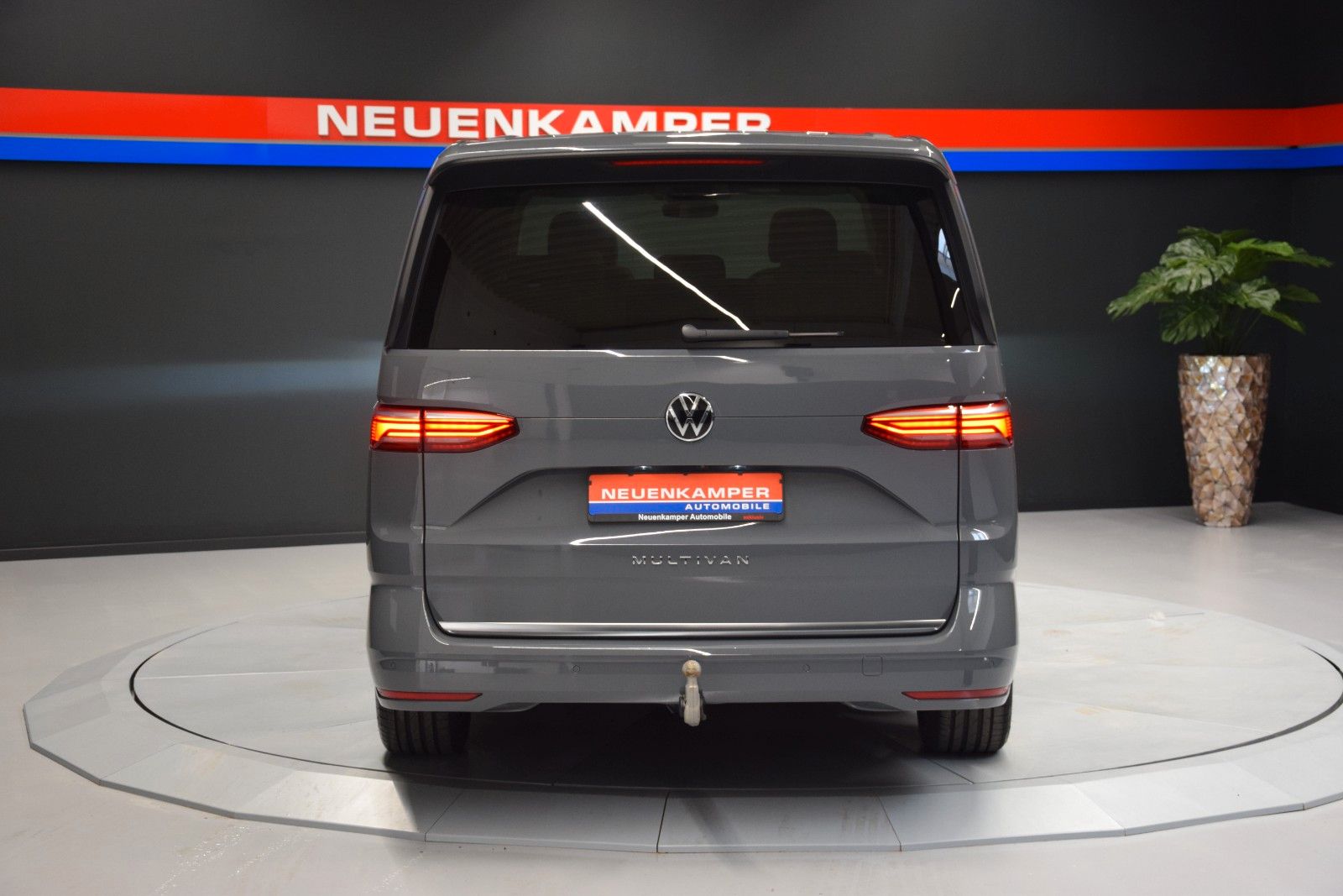 Fahrzeugabbildung Volkswagen Style lang Pano. ACC Kamera AHK DCC vis-a-vis