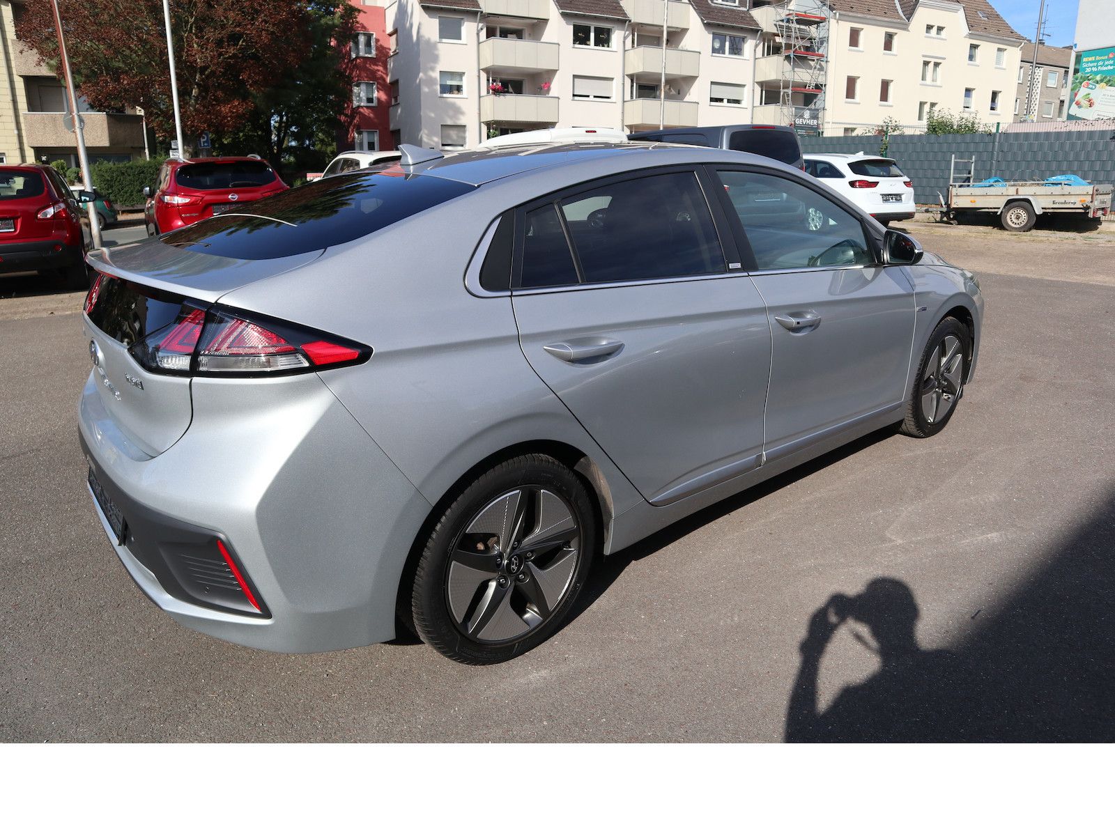 Fahrzeugabbildung Hyundai IONIQ Premium Hybrid Navi Scheckheftgepflegt