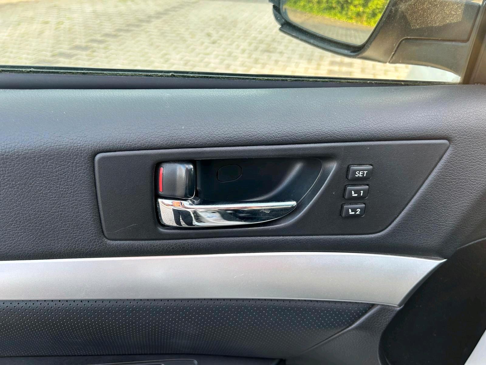 Subaru Legacy 2010 — photo 12