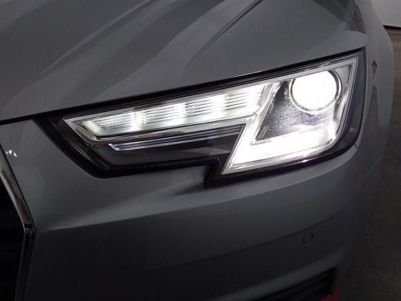 Fahrzeugabbildung Audi A4 Avant 14TFSI S-Tronic NAVI XENON ANHÄNGERKPLG