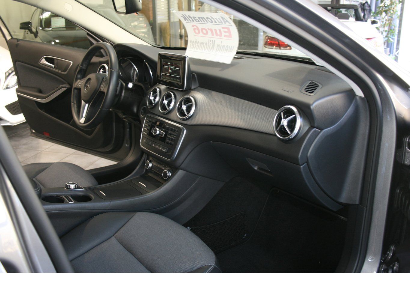 Fahrzeugabbildung Mercedes-Benz GLA 200 d Style *Bi-Xenon*AHK*Euro6*PTS*Navi