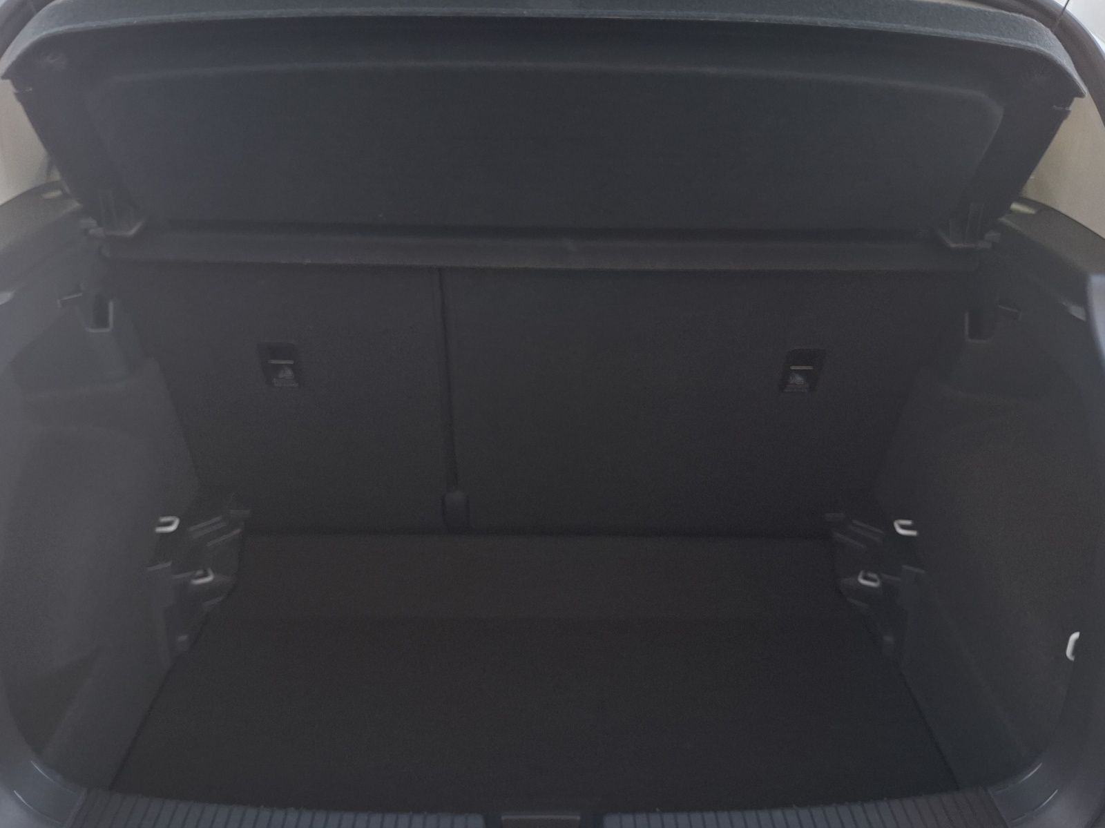 Fahrzeugabbildung Volkswagen T-Cross TSI Life LED Navi GRA PDC SHZ 17"