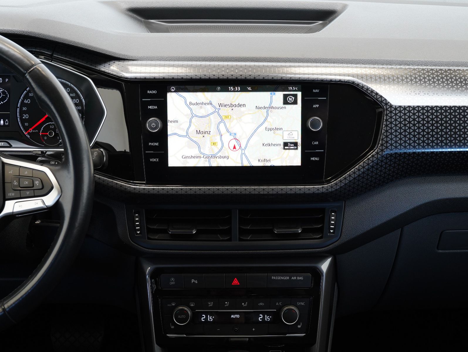 Fahrzeugabbildung Volkswagen T-Cross 1.5 TSI DSG Style R-LINE-EXTERIEUR
