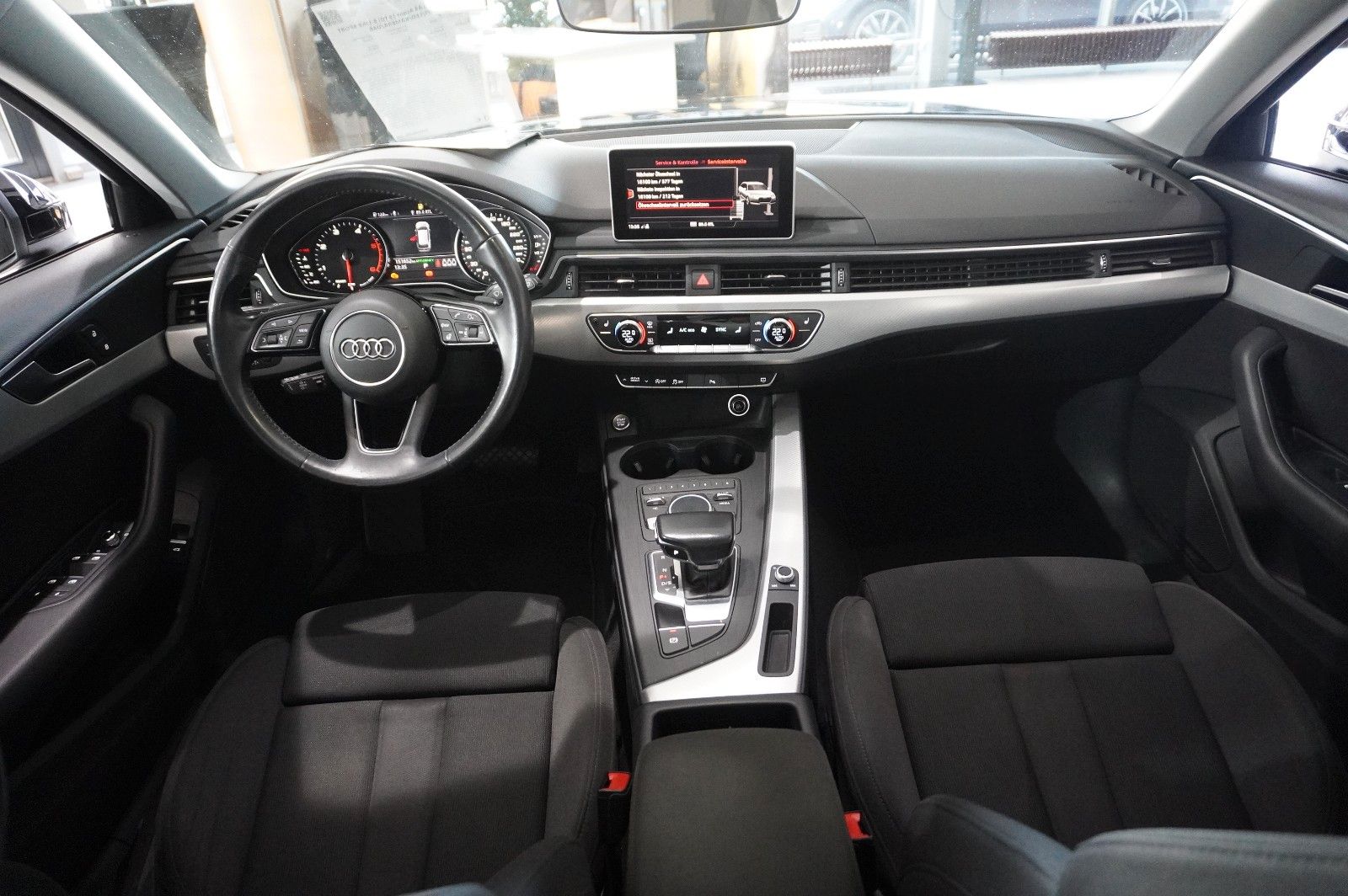 Fahrzeugabbildung Audi A4 Avant 35 TDI S-LINE SPORT NAVI/LED/KAMERA/DAB
