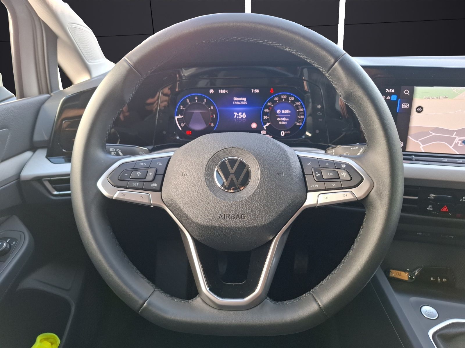 Fahrzeugabbildung Volkswagen Golf VIII TSI Kamera ACC Navi LED