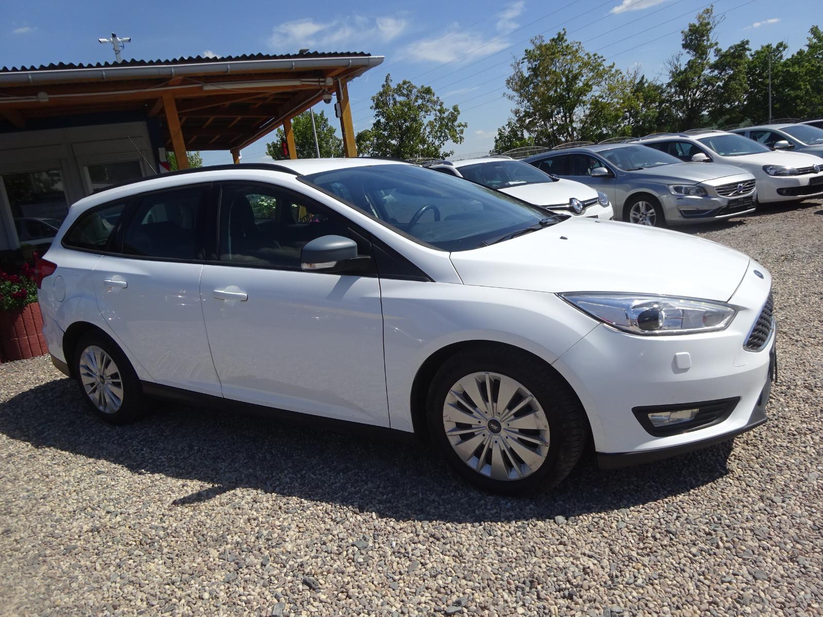 Ford Focus 2015 — interior