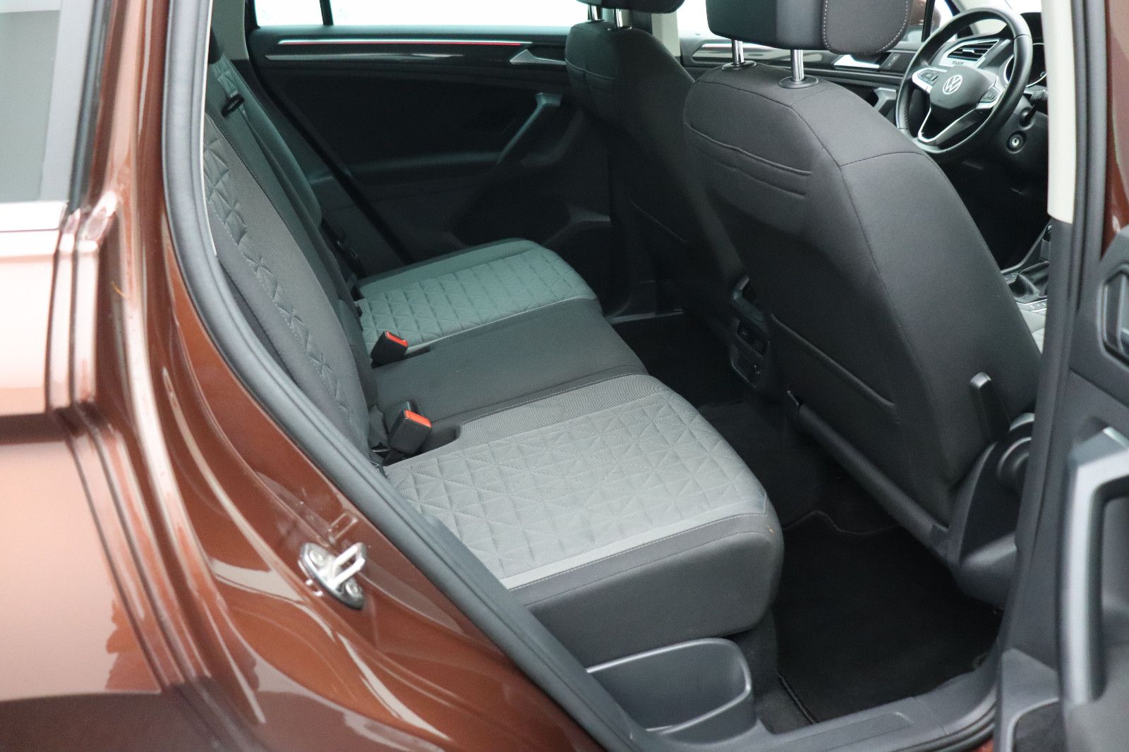 Fahrzeugabbildung Volkswagen Tiguan 1.5 DSG Life ACC LED Apple CarPlay