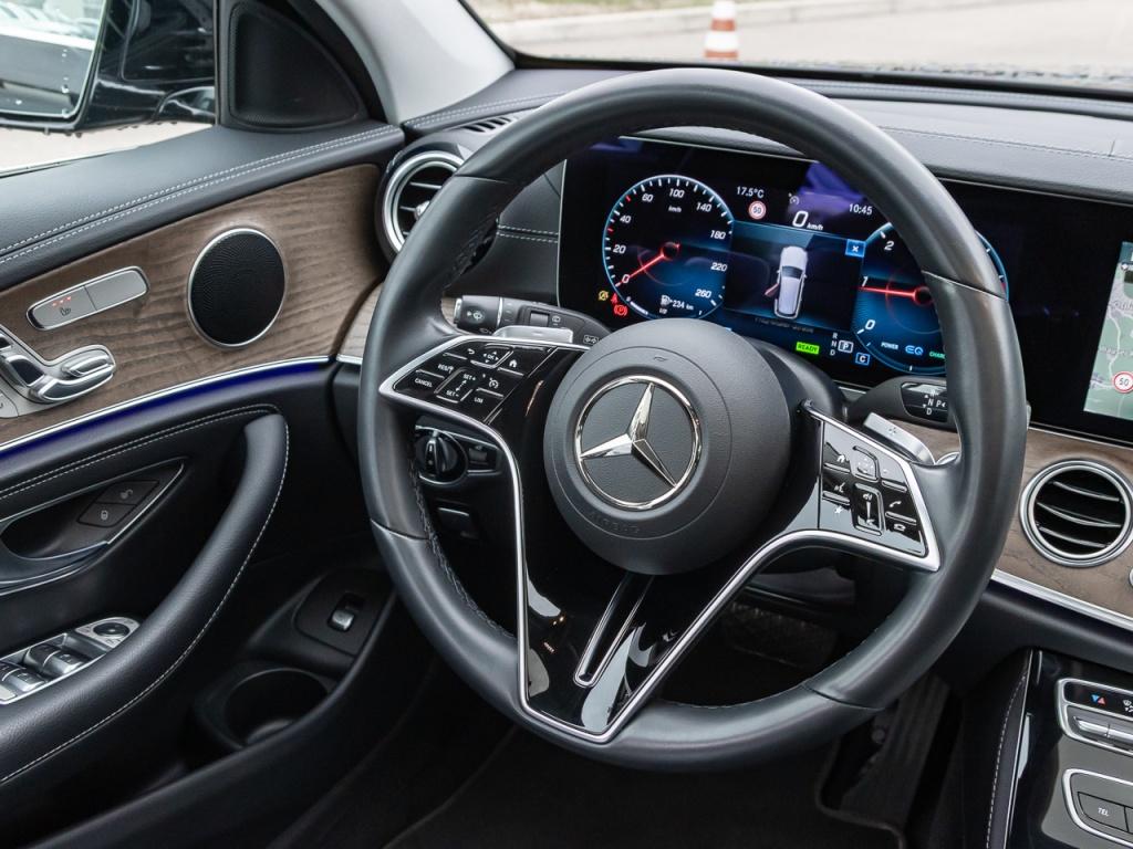 Mercedes-Benz E 220 d T Exclusive *AHK*Cam*LED*Pano*StandHzg*
