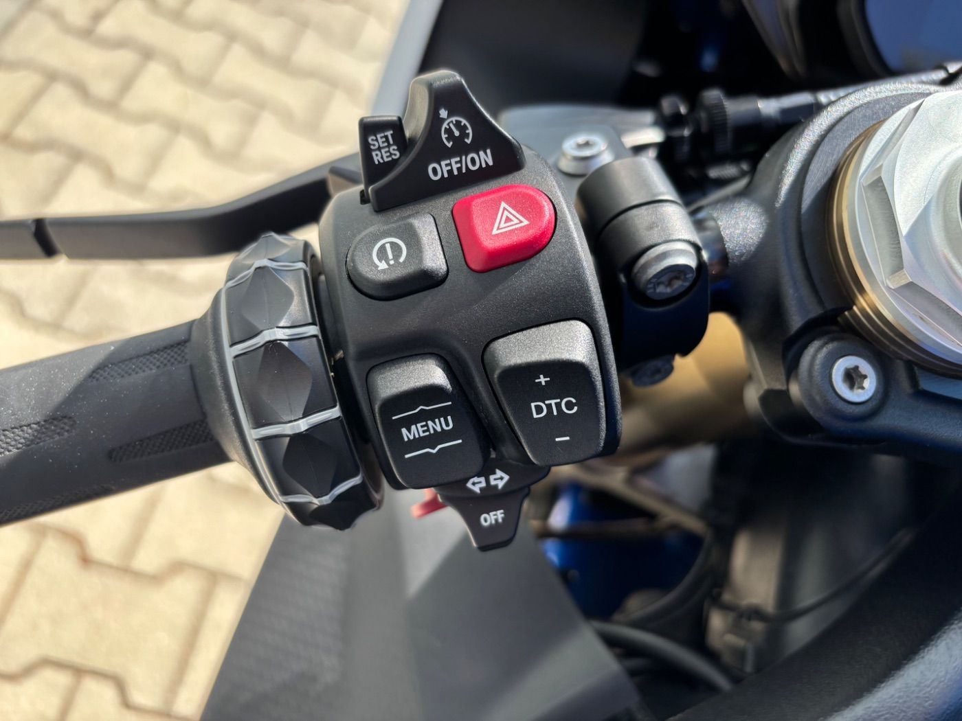 Fahrzeugabbildung BMW S 1000 RR M-Paket Dynamik-Paket Carbonräder