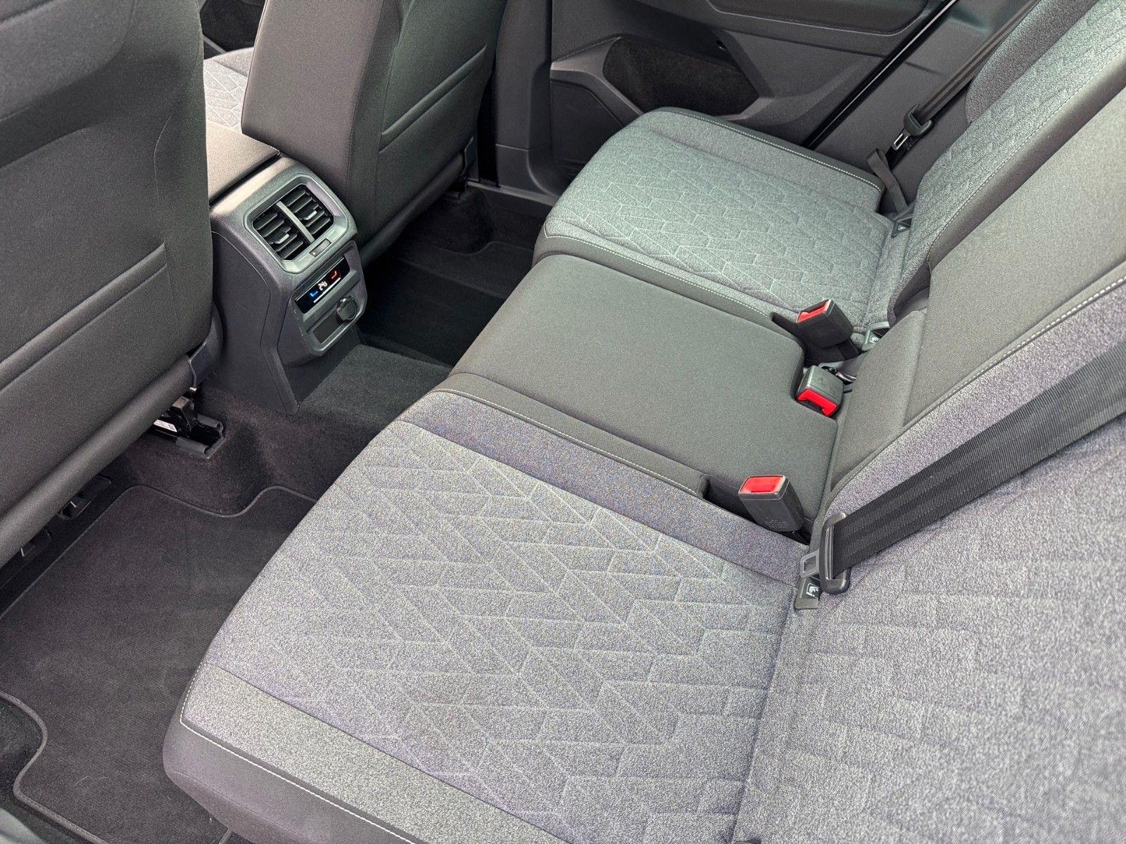 Fahrzeugabbildung Volkswagen Tiguan Life MOVE 1.5 TSI