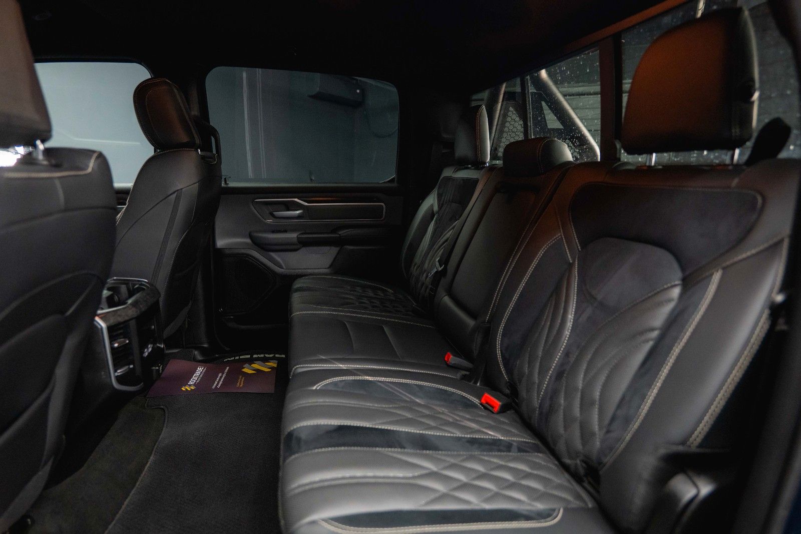 Fahrzeugabbildung Dodge RAM 5.7 V8 HEMI 4x4 OFFROAD Night-Paket *LED*19%