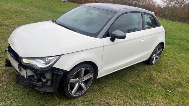 Audi A1 attraction Panorama Dach. Lederausstattung. N