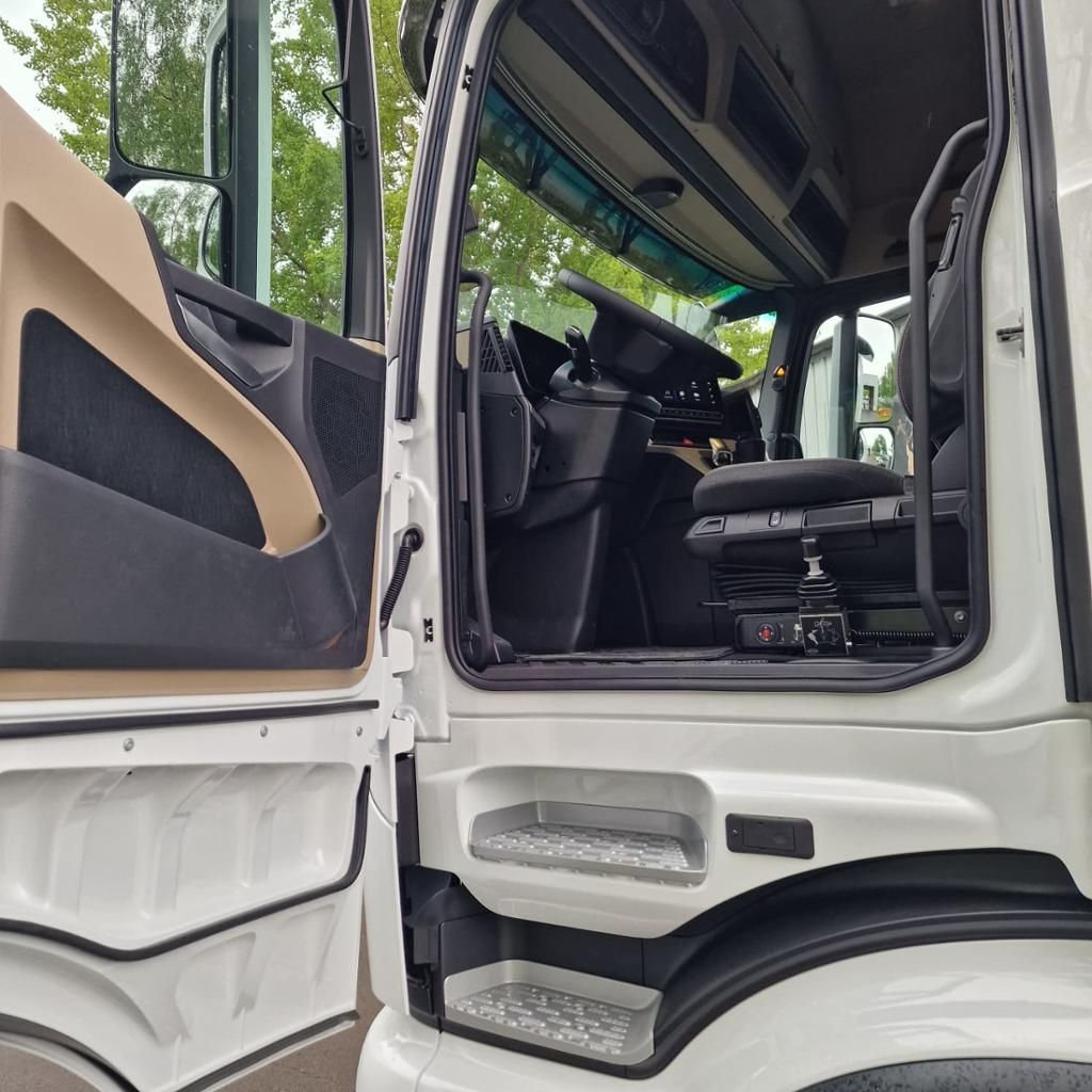 Fahrzeugabbildung Mercedes-Benz Actros 1851 LS 4x2 GIGA,Standklima,Nebenantrieb
