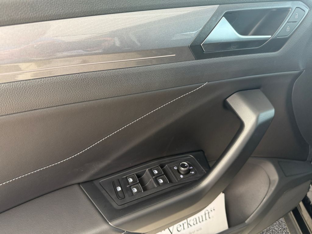 Fahrzeugabbildung Volkswagen T-Roc 1.5TSI DSG Style AHZV 5 Jahre NW Garantie