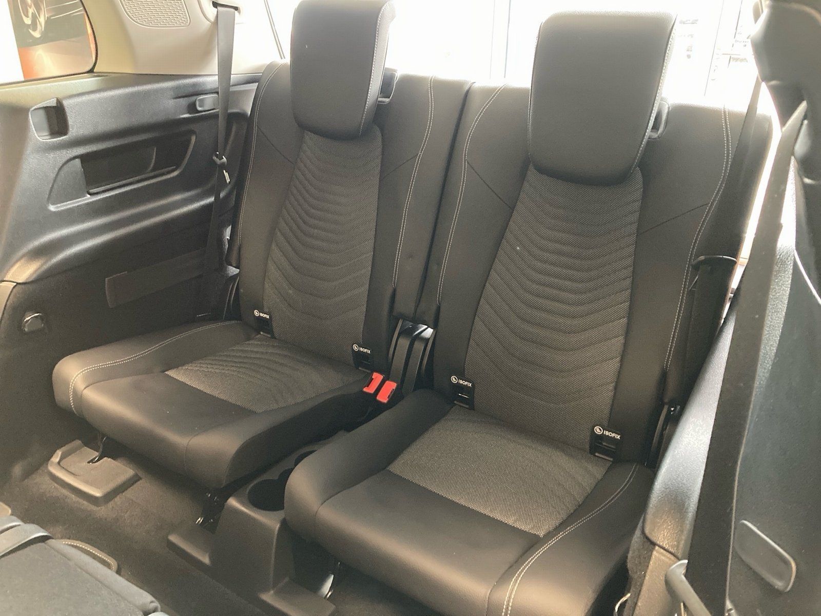 Fahrzeugabbildung Mercedes-Benz GLB 250 4M*7-Sitz*AHK*Distr*Totwi*360*Mbeam*Memo