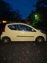 Peugeot 107  - Peugeot 107: Gelb