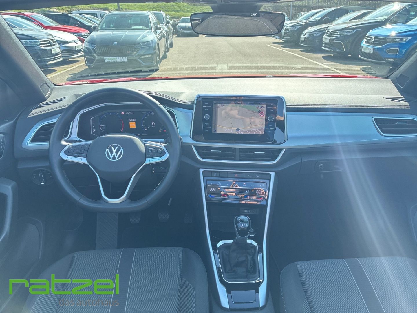Fahrzeugabbildung Volkswagen T-Roc Cabriolet STYLE 1.5 TSI StandHZG Navi Digi