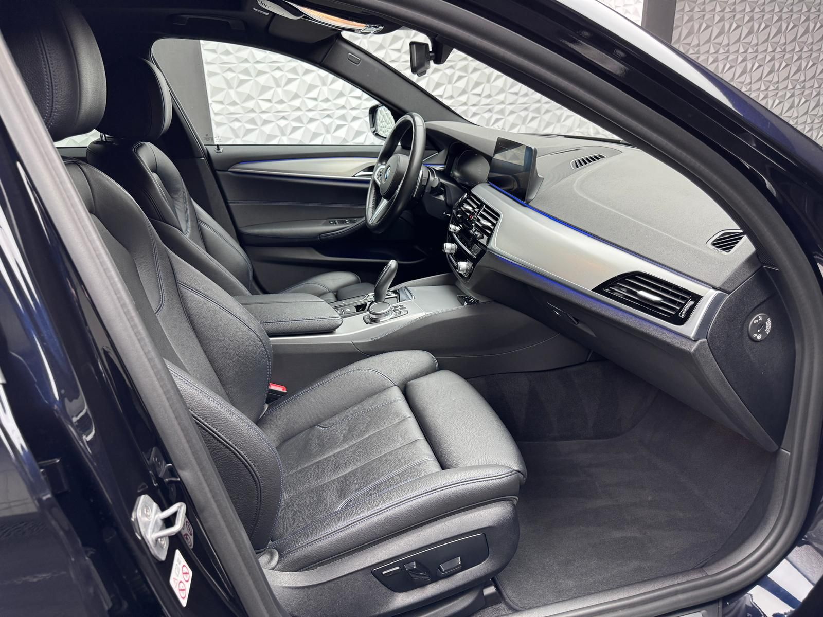 Fahrzeugabbildung BMW 520d M-PAKET/ACC/PANO/HUD/DA+/KEYL/LED/R-CAM/DAB