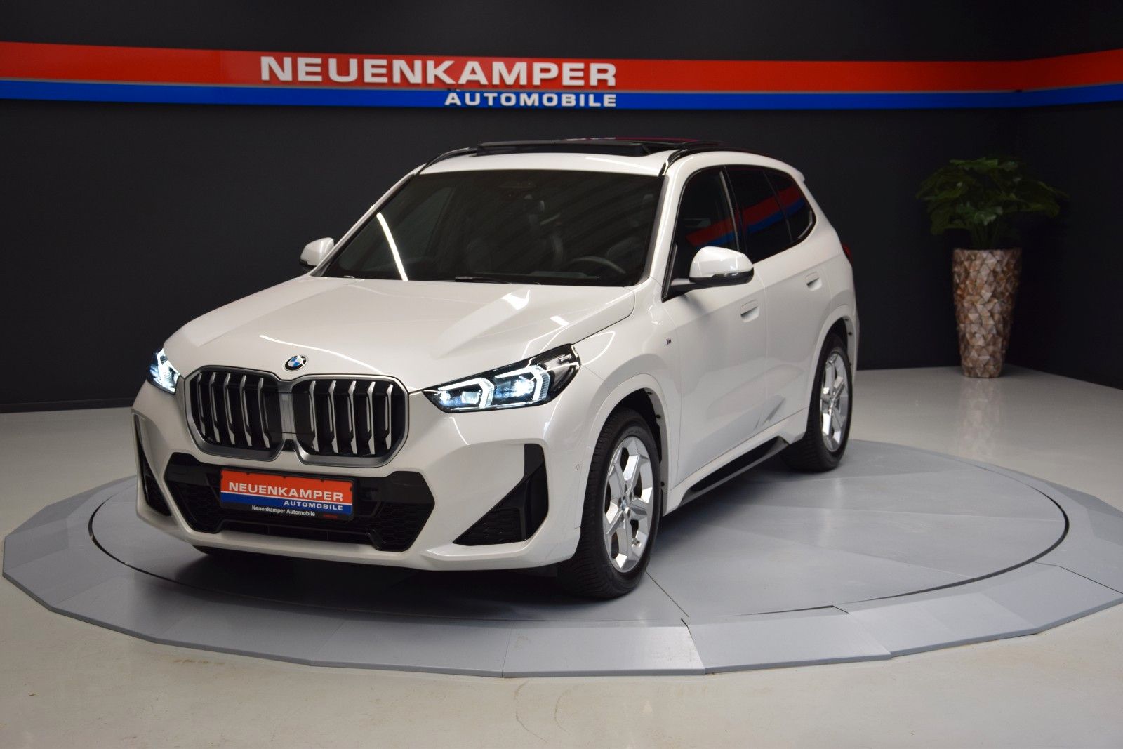 Fahrzeugabbildung BMW X1 20 i sDrive M Sport Leder Pano HuD h/k Memory