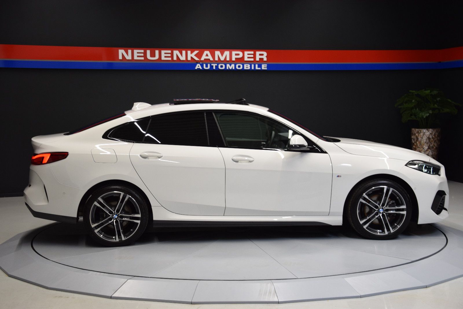 Fahrzeugabbildung BMW 218 Gran Coupé M Sport Pano H&k Leder ACC Kamera