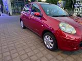 Nissan Micra IV - Nissan Qashqai mit Benzin-Antrieb: Kombi