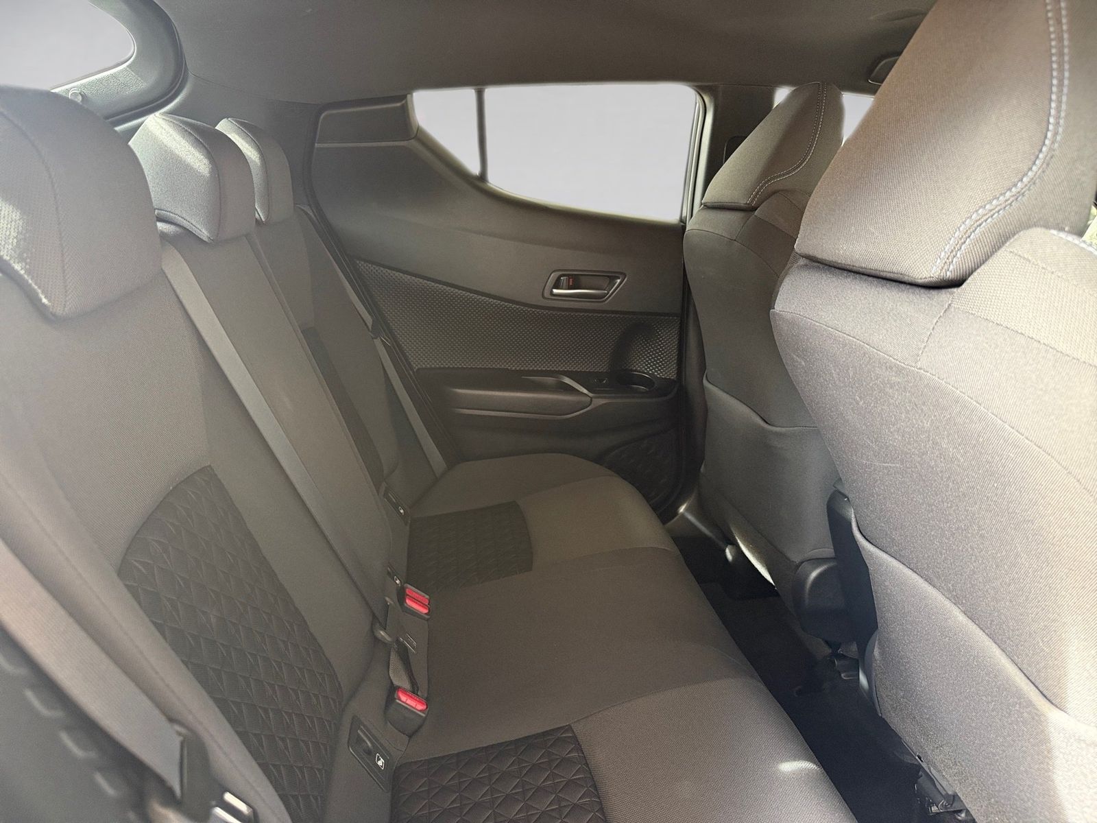 Fahrzeugabbildung Toyota C-HR 2.0 Team D Kamera,LED,Navi,PDC,SHZ