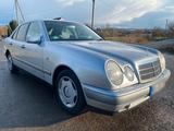 Mercedes-Benz Mercedes W210 E200 Benzin Automatik 136PS ... - Mercedes-Benz E 200 aus 1998