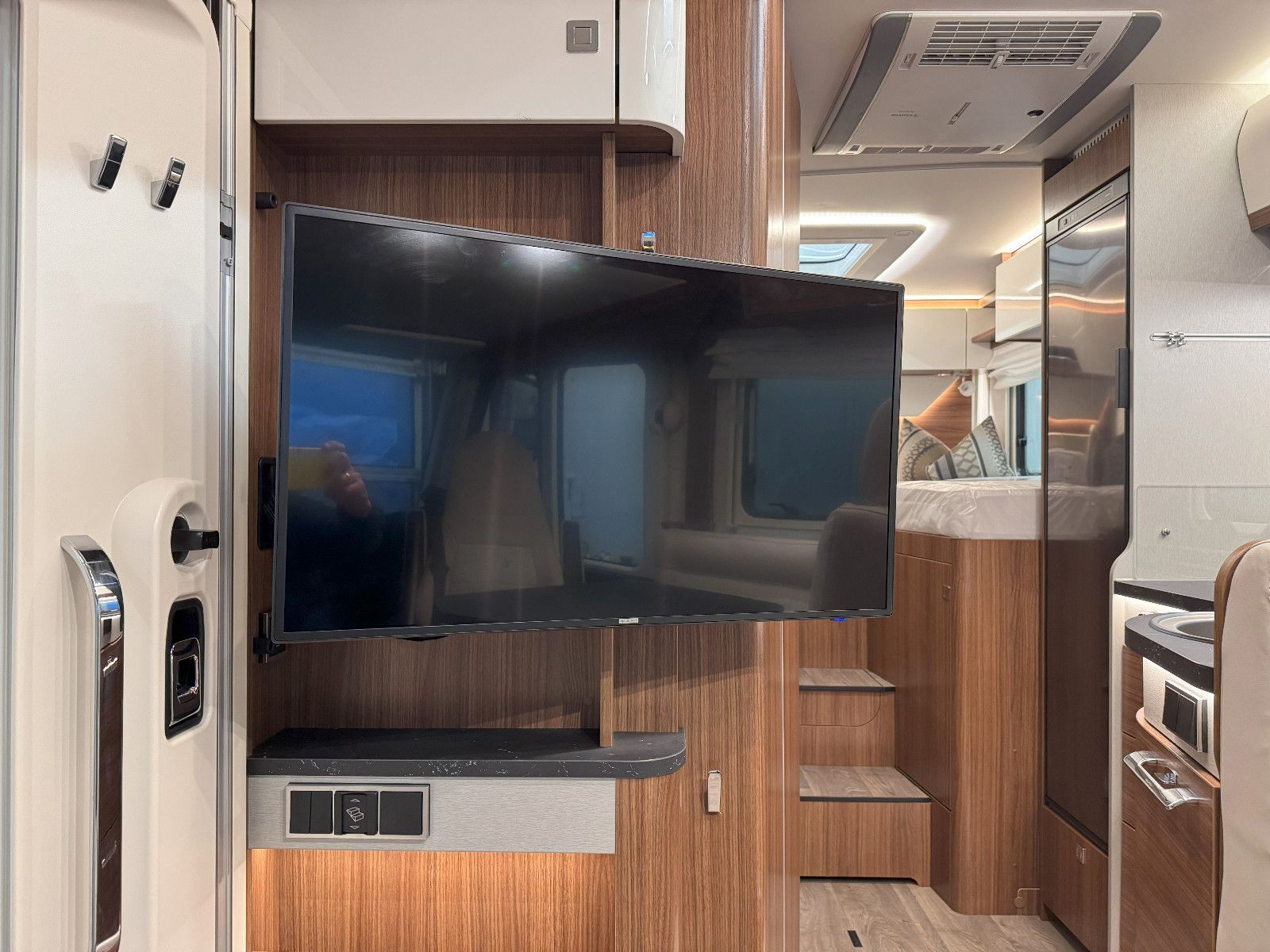 Fahrzeugabbildung HYMER / ERIBA / HYMERCAR B-Klasse MC-I White Line 600 - Vollausstattung!