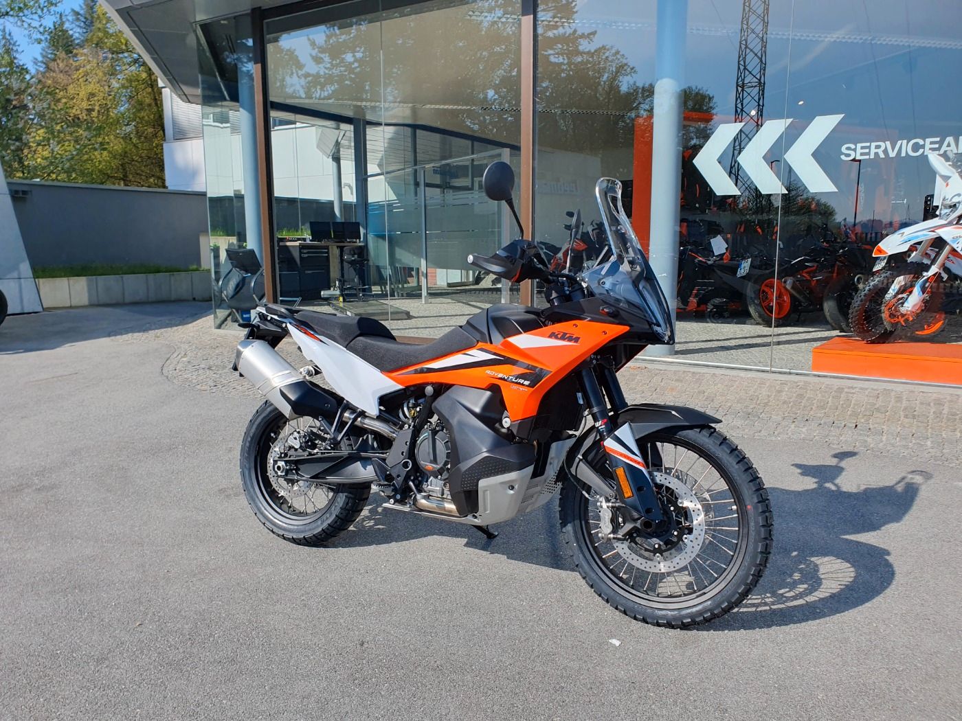 Fahrzeugabbildung KTM 890 Adventure 2024 beide Farben lagernd