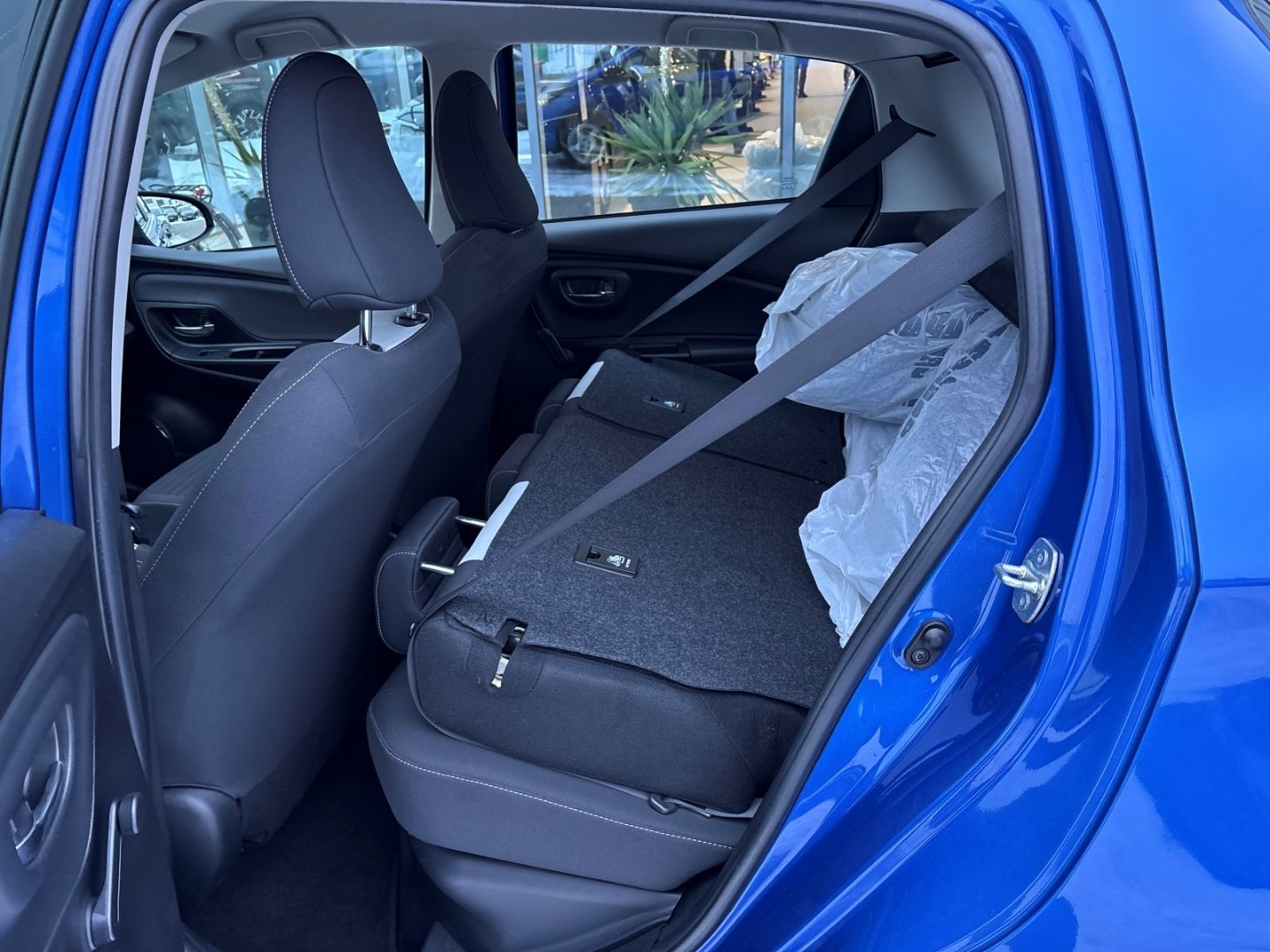 Fahrzeugabbildung Toyota Yaris Hybrid Comfort KLIMA PDC v/h