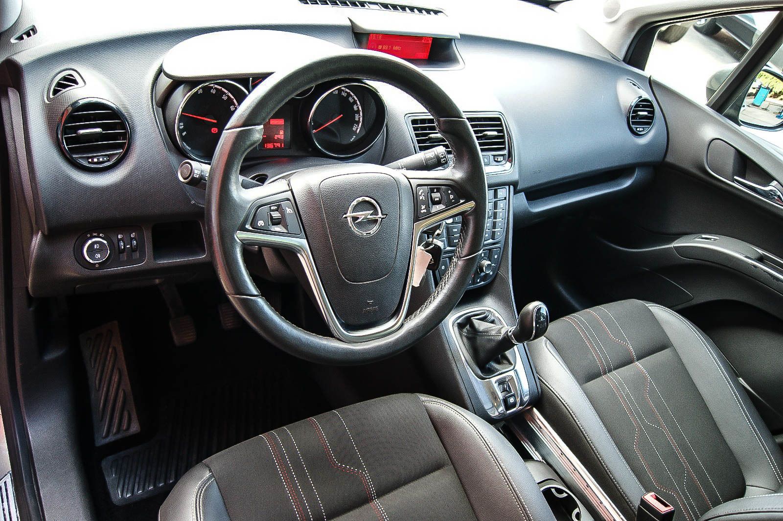 Fahrzeugabbildung Opel Meriva B 1.4Turbo 150 Jahre Opel 1HAND ANHZV PDC