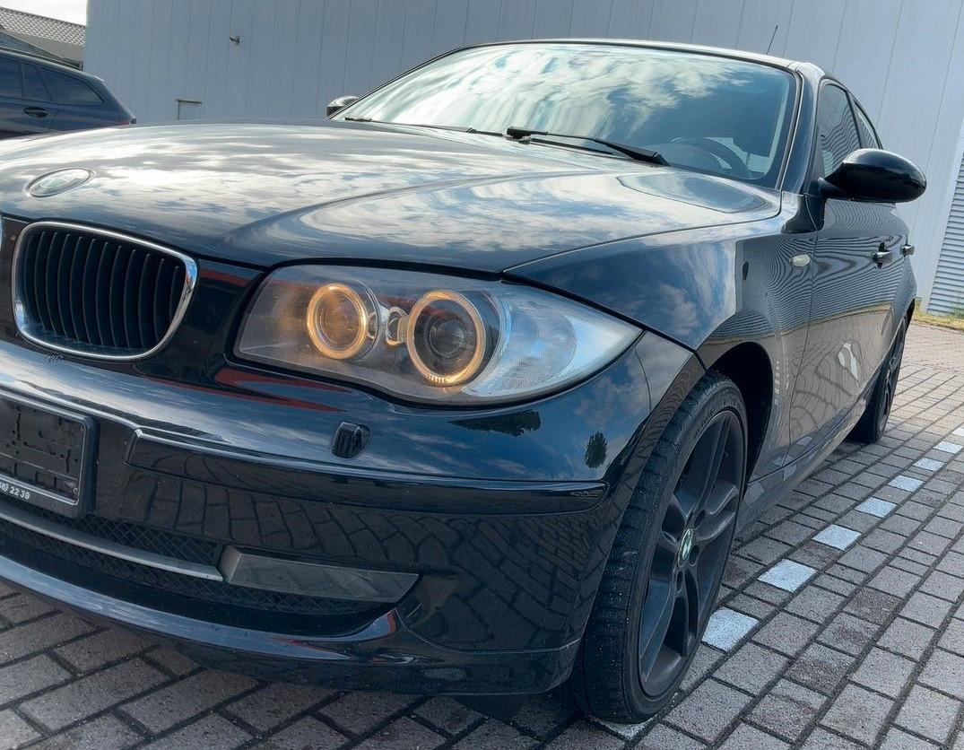 BMW 120i AUTOMATIK NAVI XENON Leder SHZ Tüv PDC KLM