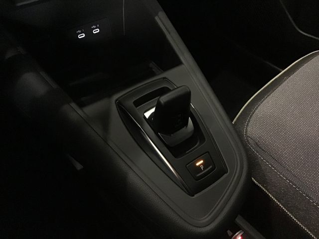 Fahrzeugabbildung Mitsubishi Grandis Intro Edition 1.8Hybrid ACC/Navi/360°Kam