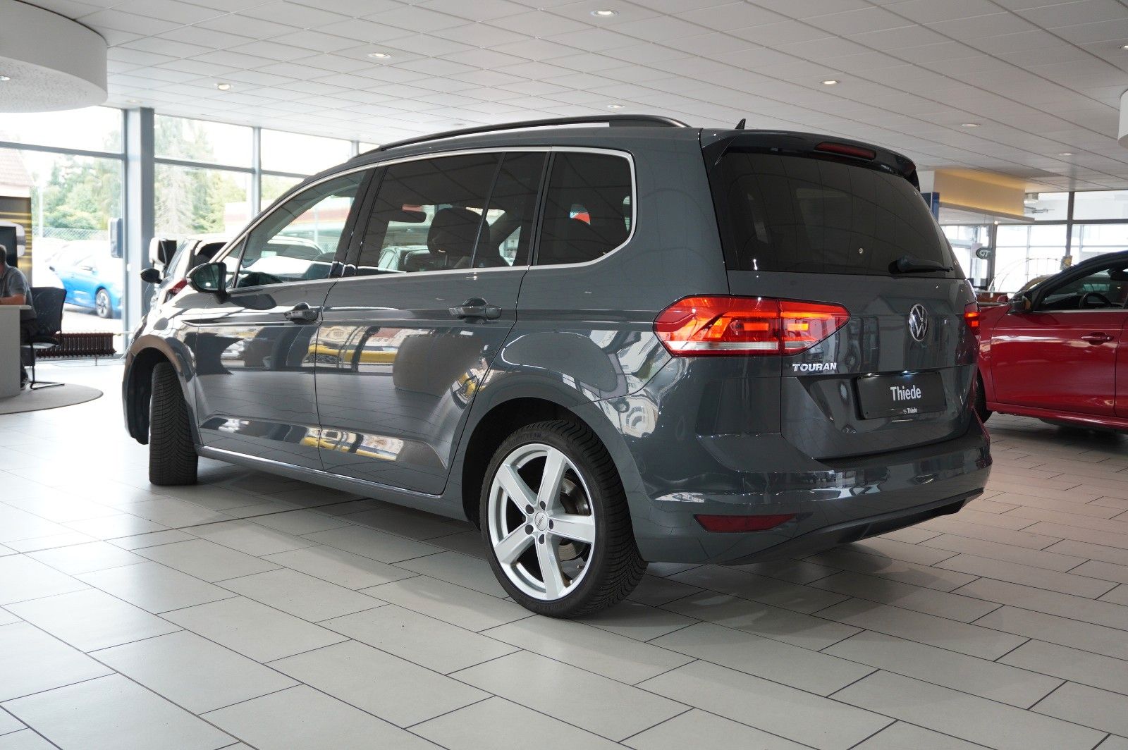 Fahrzeugabbildung Volkswagen Touran 1.5 TSI COMFORTL. DSG 7-SITZE NAVI/SH/DAB