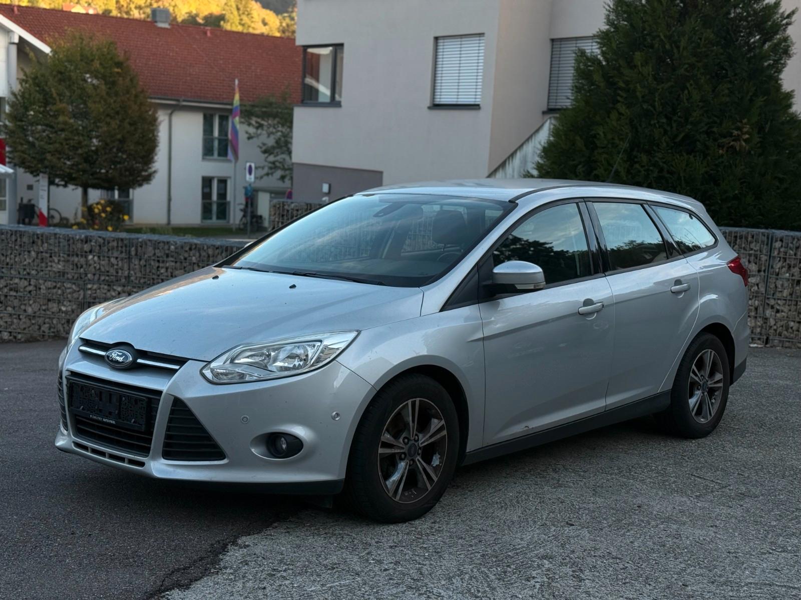 Ford Focus 2013 — interior