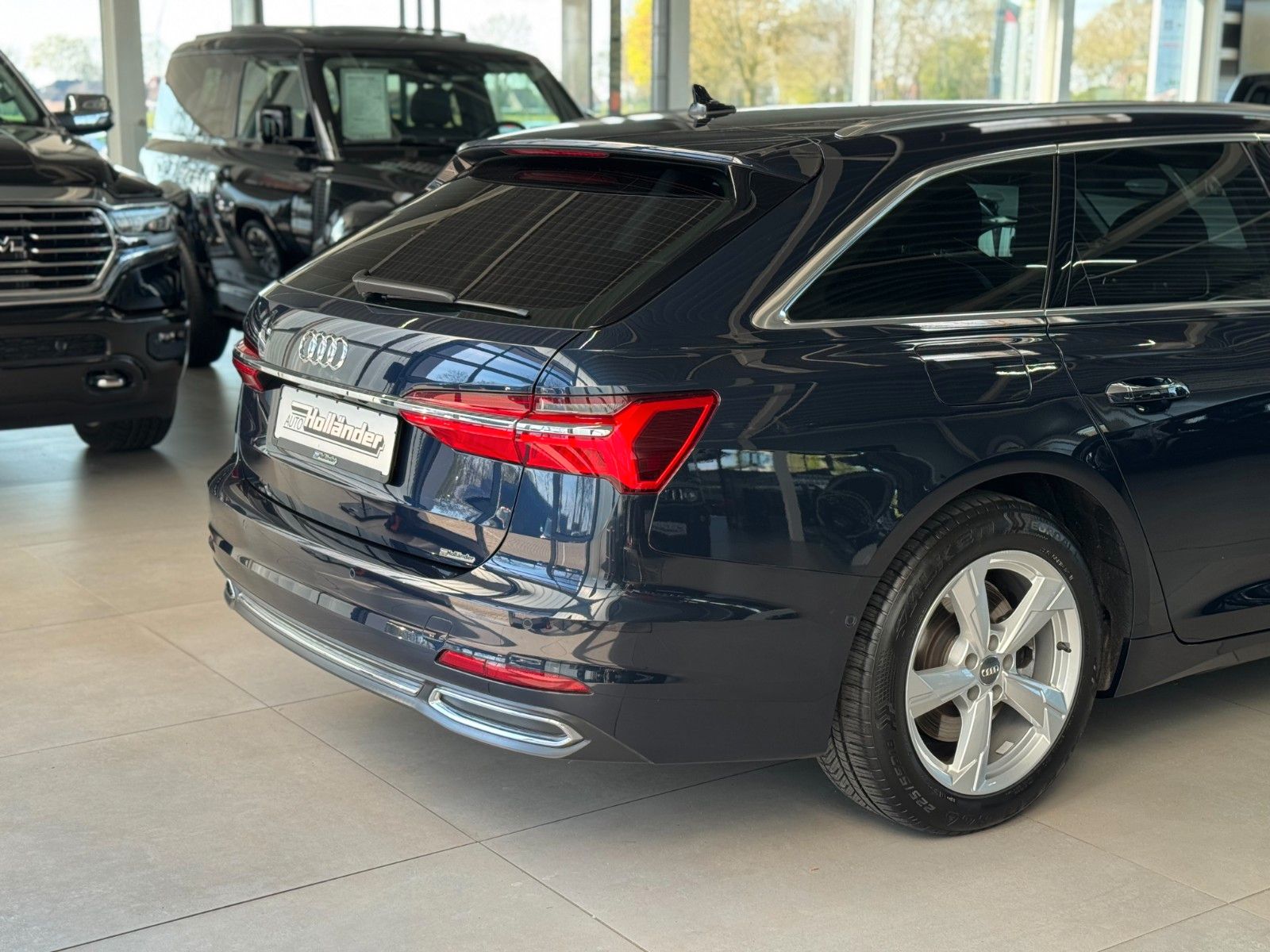 Fahrzeugabbildung Audi A6 Avant 45 TFSI design Business+Assistenz-Paket