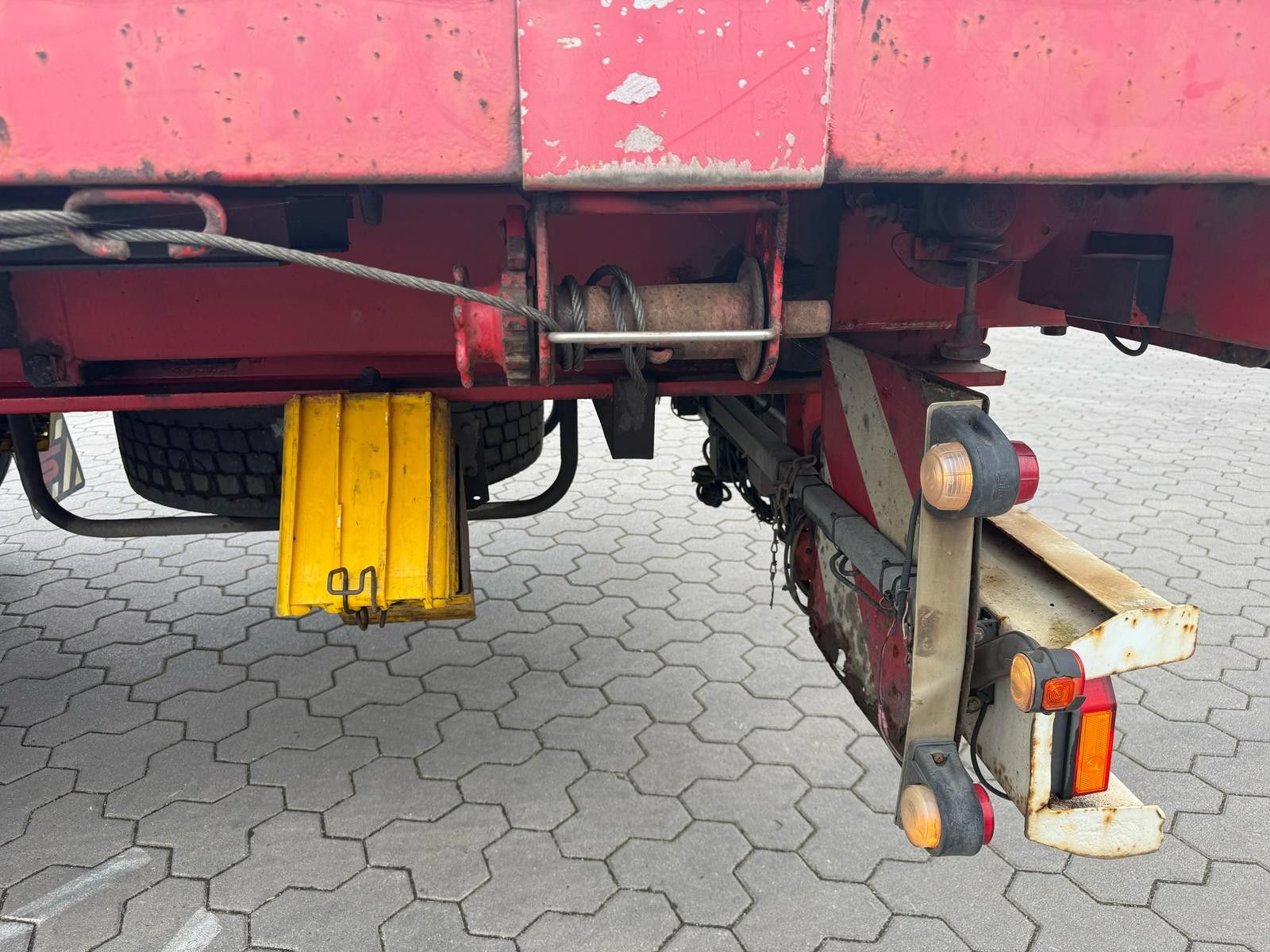 Fahrzeugabbildung Schwarzmüller SPA 3/E Plattform Auflieger mit Schwerlastwinden