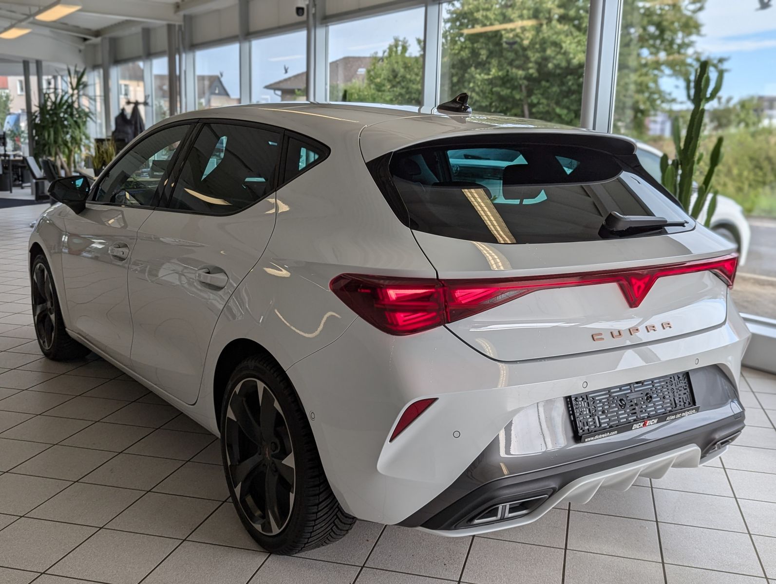 CUPRA Leon 1.5 eTSI Intelligent-Dynamic-Edge-Paket - Image 5