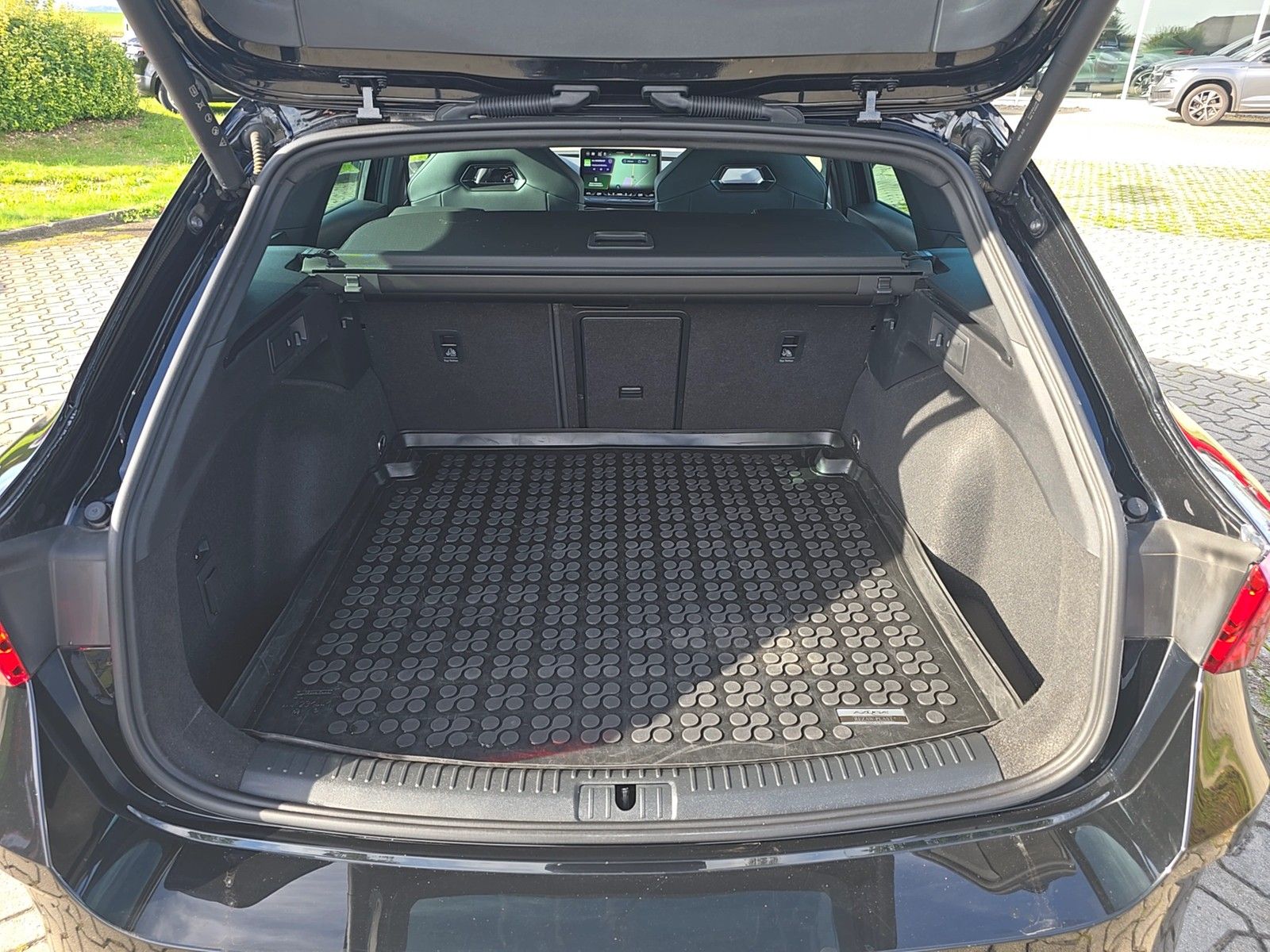 Fahrzeugabbildung CUPRA Leon Sportstourer 1.5 e-Hybrid 200 kW VZ AHZ MAT
