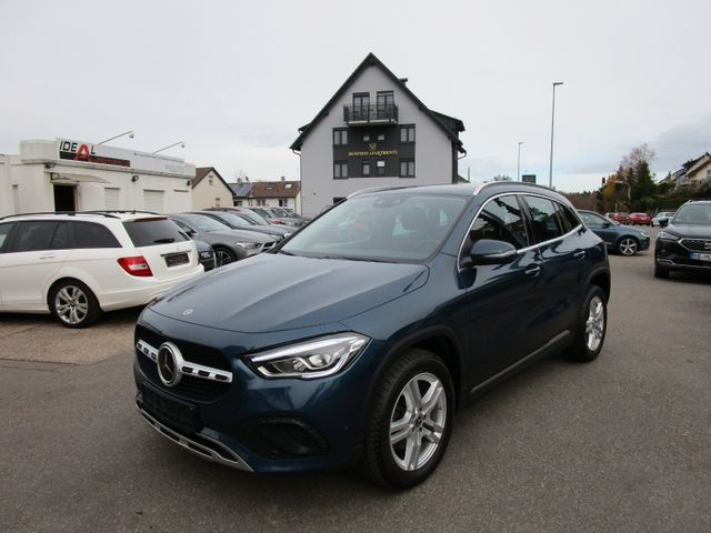 MERCEDES-BENZ GLA 220 d Progressive*LED*NAVI*HUD*DISTRONIC*KAM