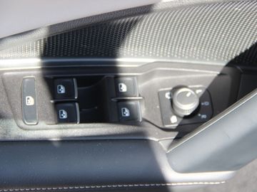 Volkswagen Tiguan 2.0 TDI Elegance KLIMA LED NAVI LEDER ALU