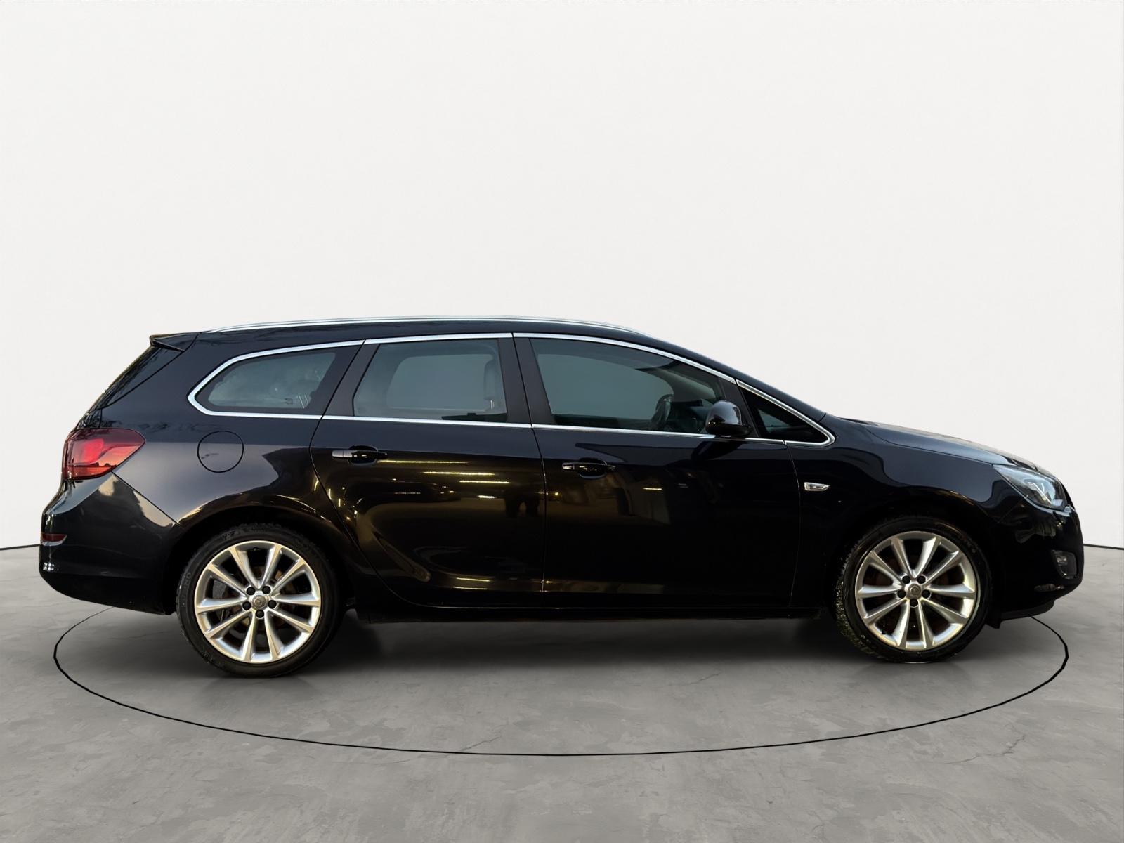 Opel Astra 2011 — photo 7